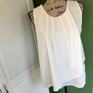 💚Monteau NWT ivory sleeveless top